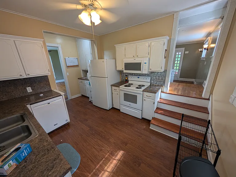 929 Riley St — Photo 17