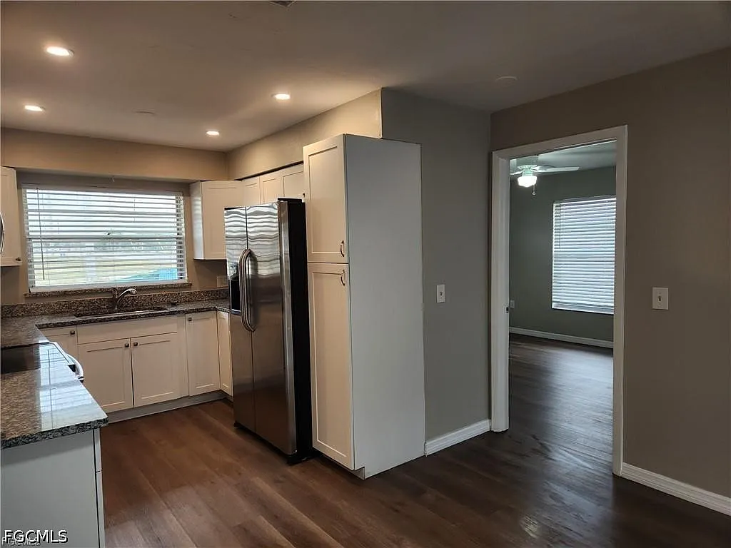 Building Photo - 1904 Santa Barbara Blvd #4