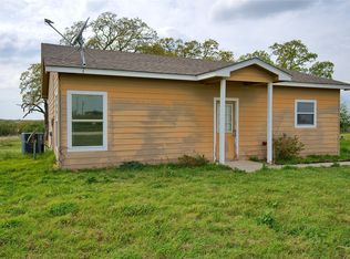 688 Alamo Rd, Montague, TX 76251