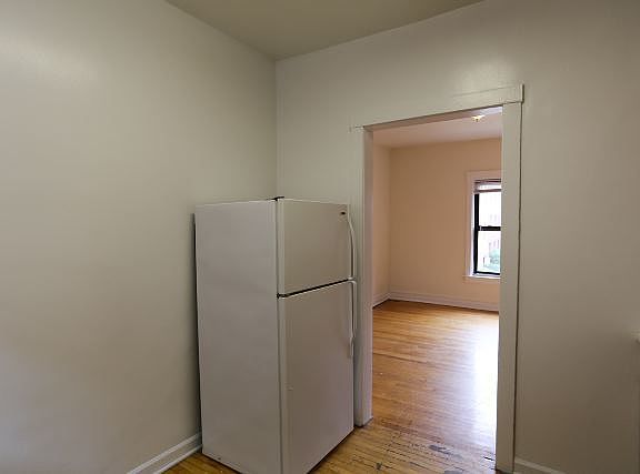 4th image of 823 W Waveland Ave APT 2S