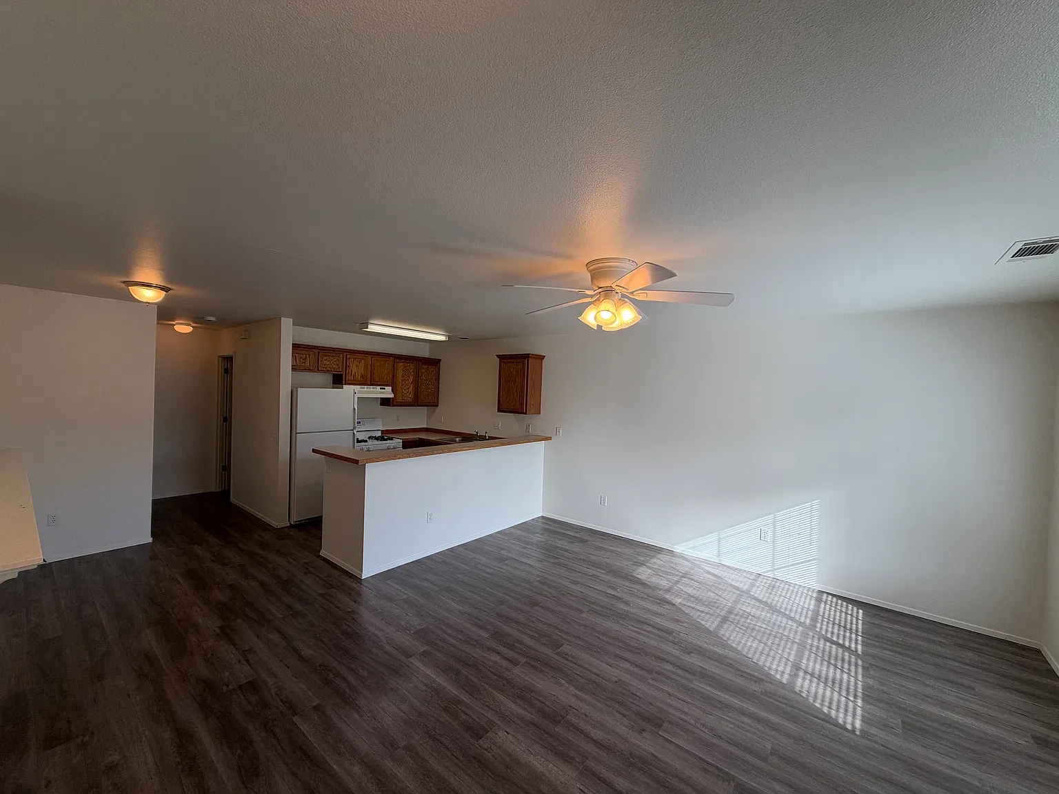 1 bed, 852 sqft, $1,695 — Photo 3