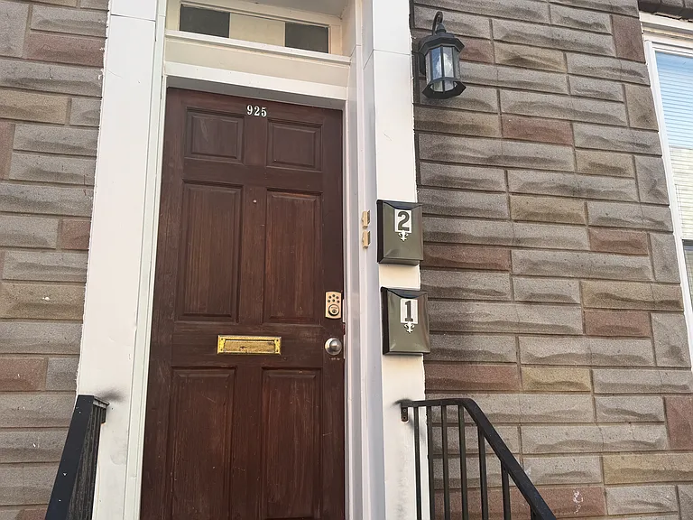925 Bennett Pl #2B — Photo 2