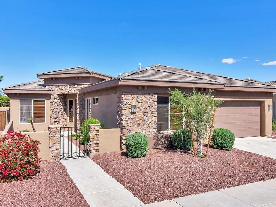 1920 E Latona Rd-large-001-18-Front Exte