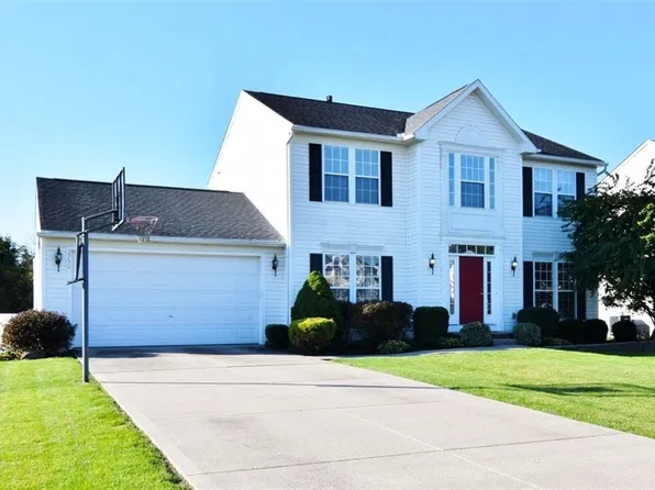 2752 Pinegate Dr, Barberton, OH 44203