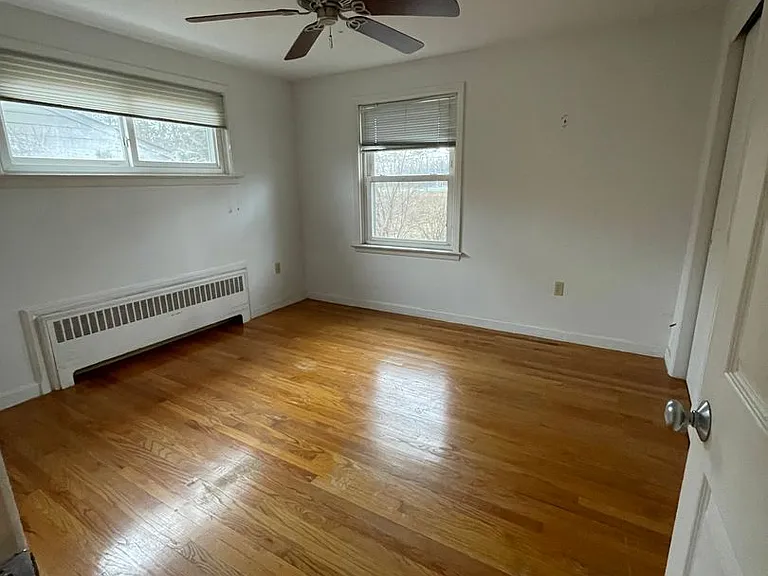 910 Shreiner Ave — Photo 6