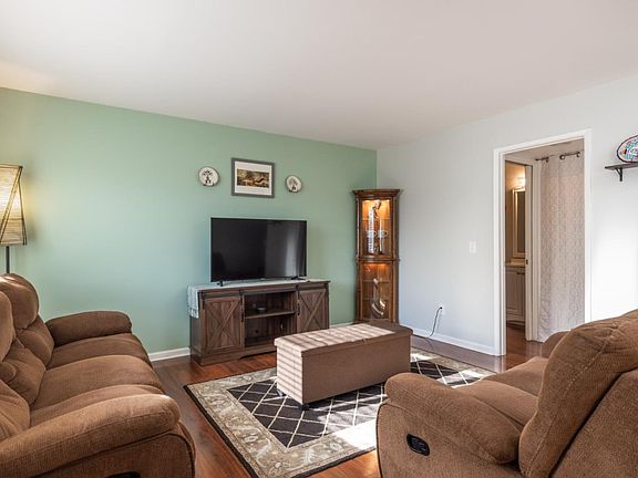 3rd image of 1883 Cherokee Dr Unit 3