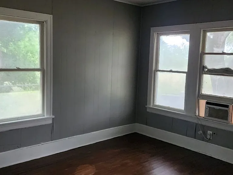 18327 Blake Manor Rd — Photo 3