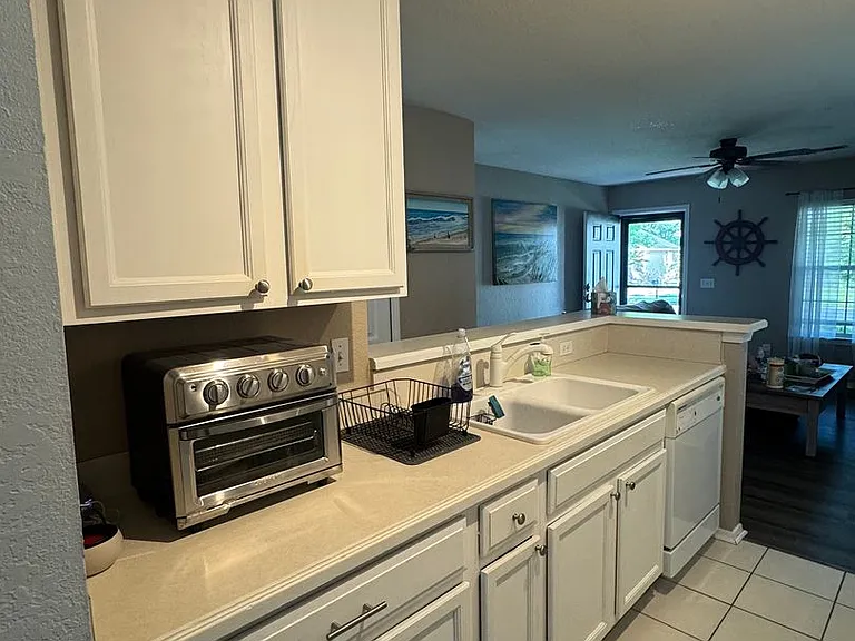 193 University Pkwy — Photo 10