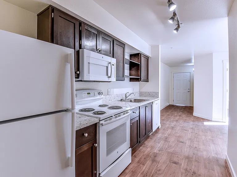 Vine Maple Apartments — Photo 9