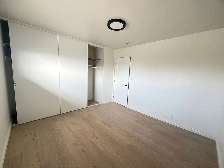 2400DelM — Photo 12