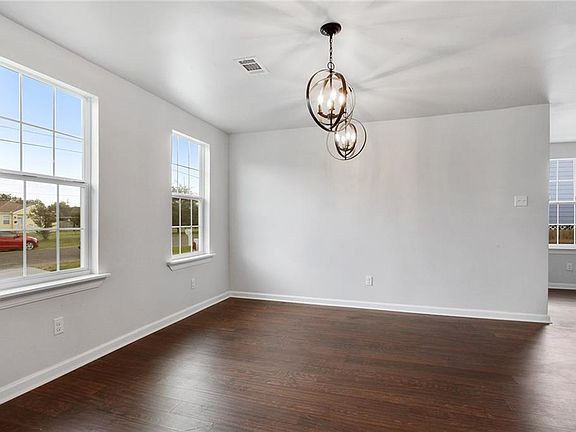 5th image of 2710 Robert E Lee Blvd