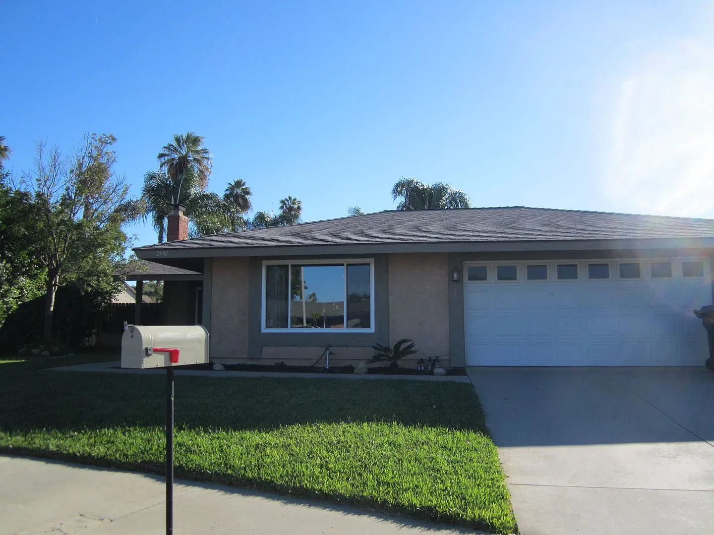Spacious Single Story Like New — Photo 1