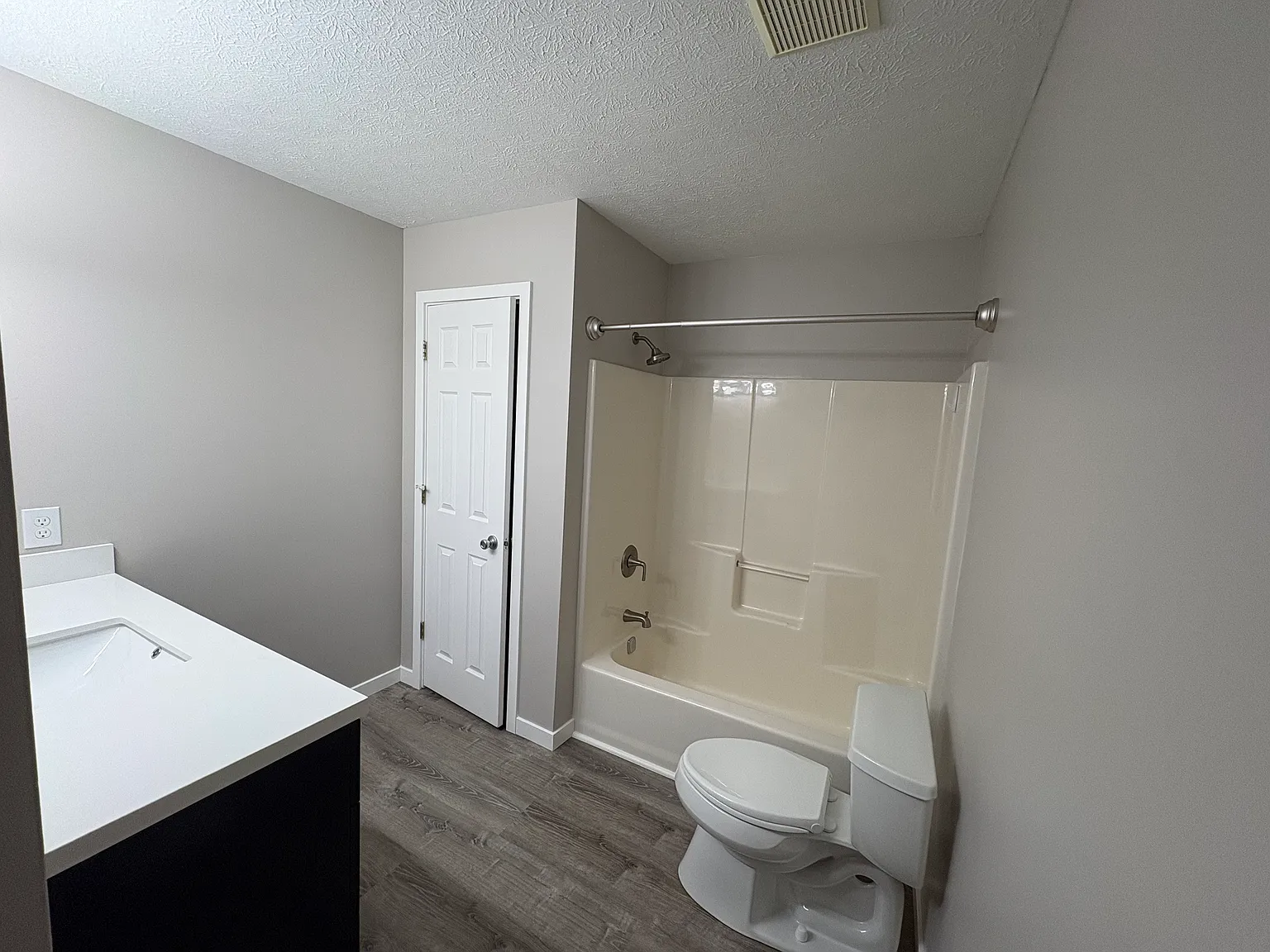 3 bed, 1.5 bath, 1044 sqft, $1,600 — Photo 4