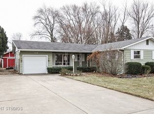 136 Mohawk Dr, Carol Stream, IL 60188