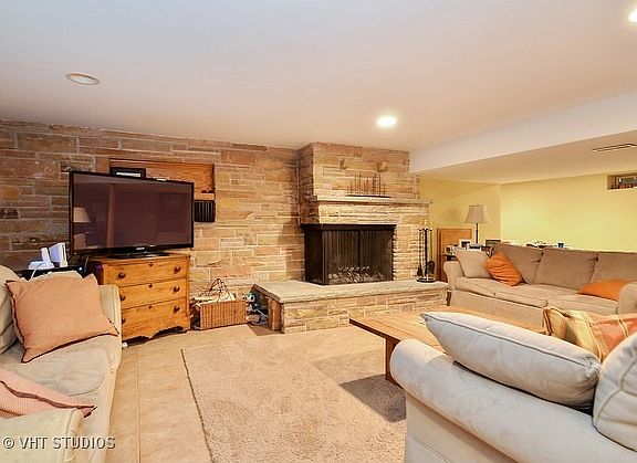 5th image of 9249 Lincolnwood Dr
