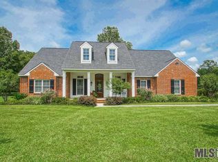5371 Live Oak Dr, Saint Francisville, LA 70775
