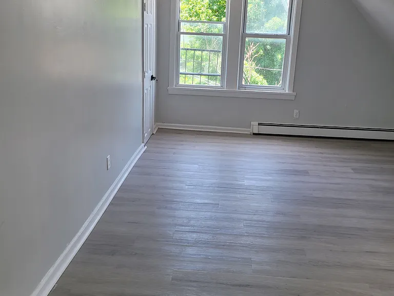 230 S 7th St — Photo 11