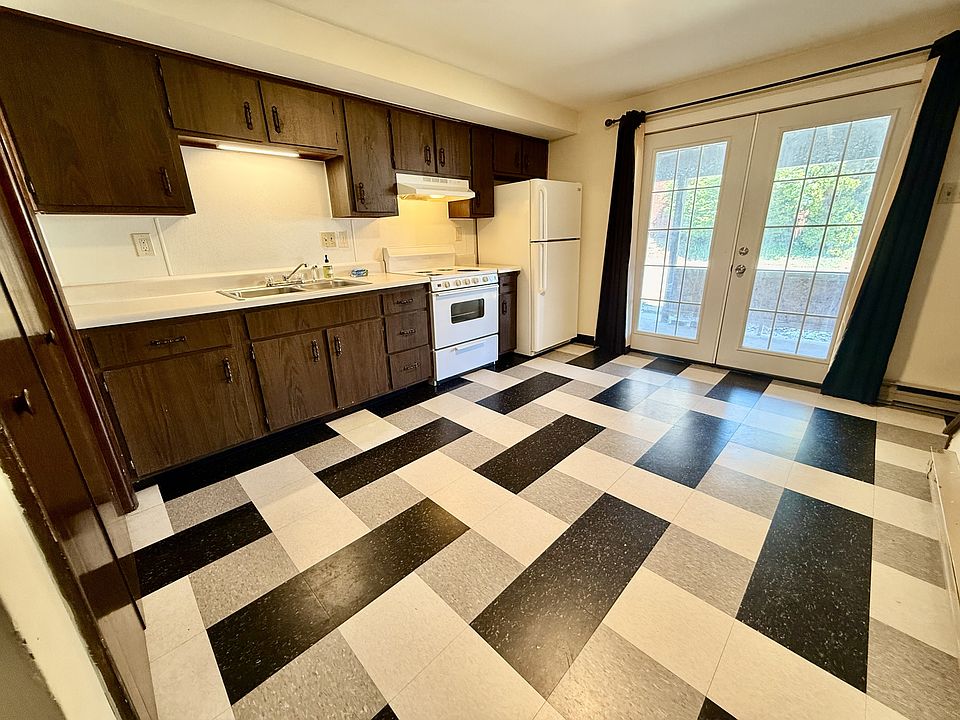 1st image of 230 W Madison St APT 6