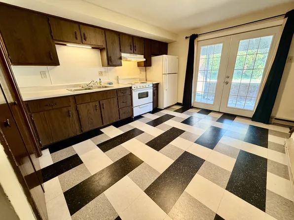 230 W Madison St APT 6, Rochester, PA 15074