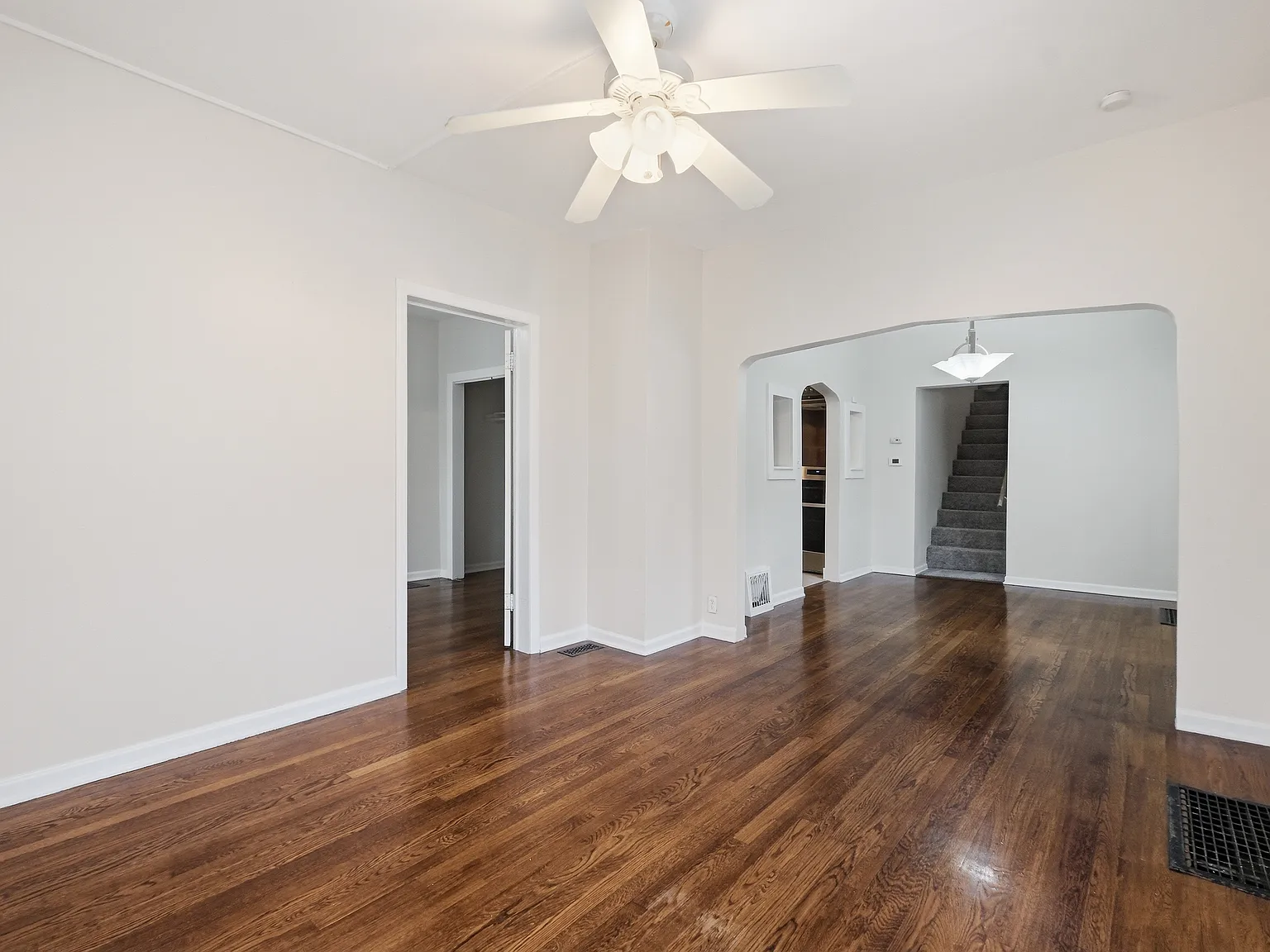 3 bed, 1643 sqft, $1,975 — Photo 2