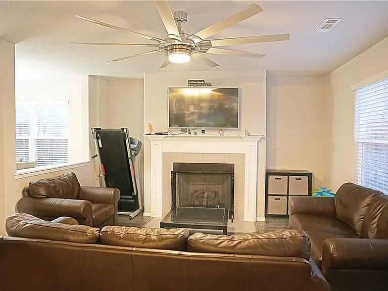 801 SW Loudon Dr — Photo 10