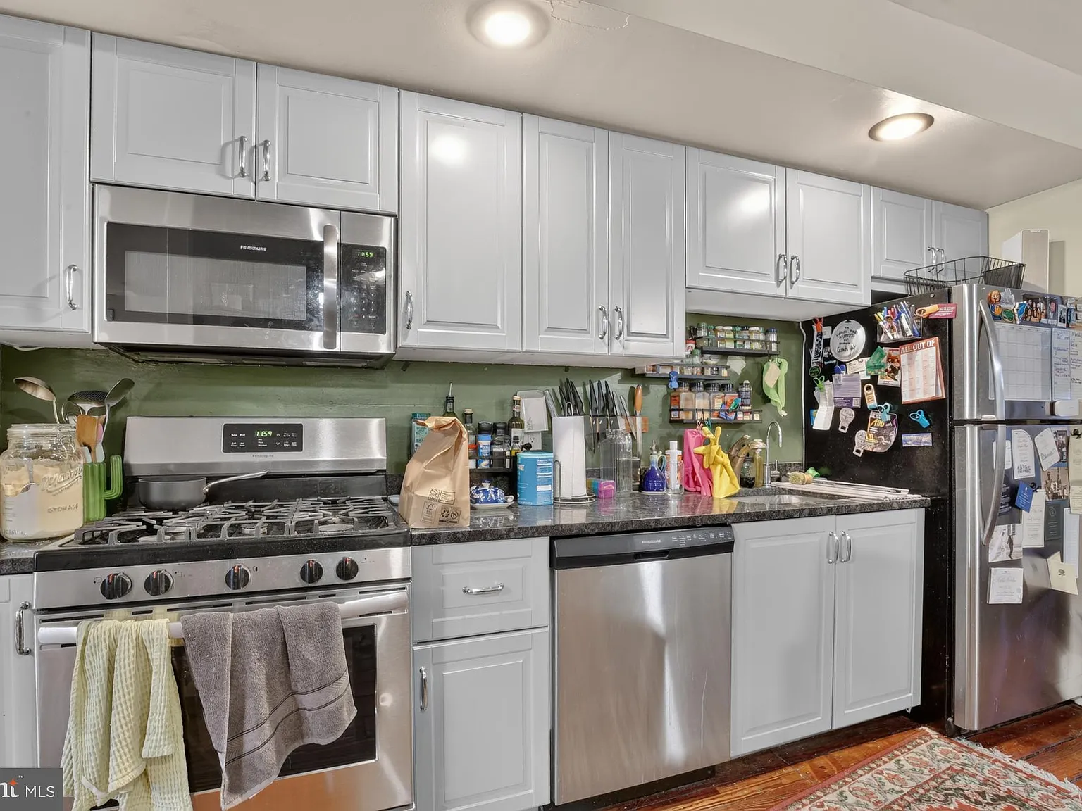 2 bed, 1400 sqft, $2,400 — Photo 2