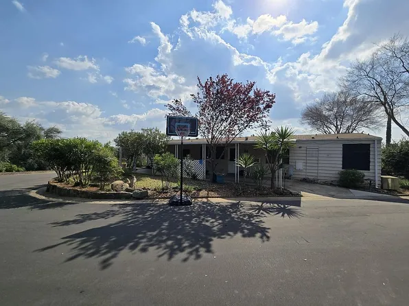 690 N Castle Rock St Space 11, Woodlake, CA 93286