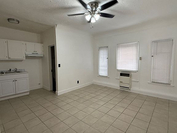 2nd image of 1500 W Vernon Ave APT 4