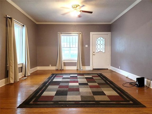 3rd image of 2107 Crawford St