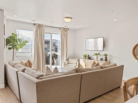 5th image of 2339 N Park Center Dr Unit 10