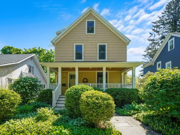 126 2nd St, Libertyville, IL 60048