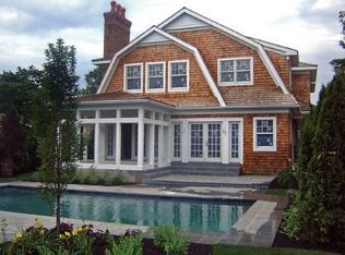 36 Pulaski St, Southampton, NY 11968