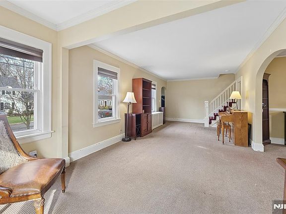 3rd image of 157 Somerset Rd