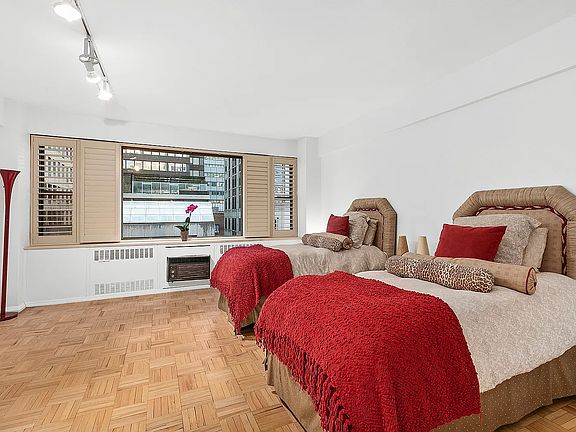 5th image of 110 E 57th St APT 9E