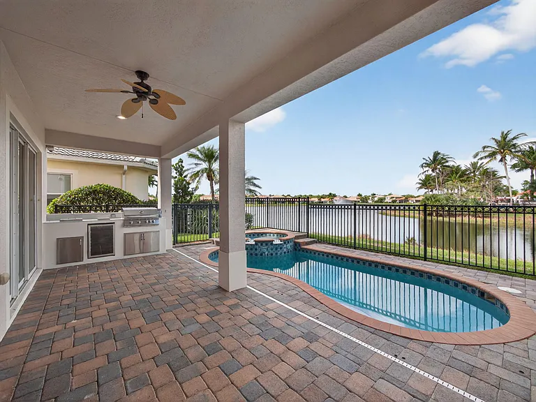 12054 Aviles Circle Palm — Photo 37