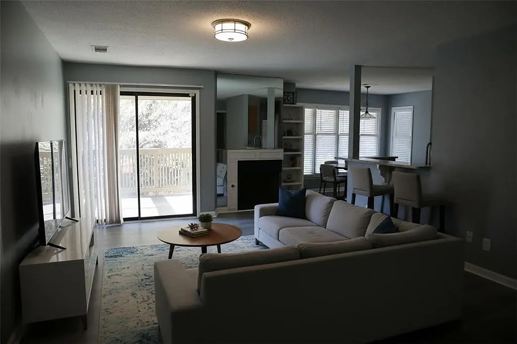 2 bed, 1200 sqft, $1,650 — Photo 1