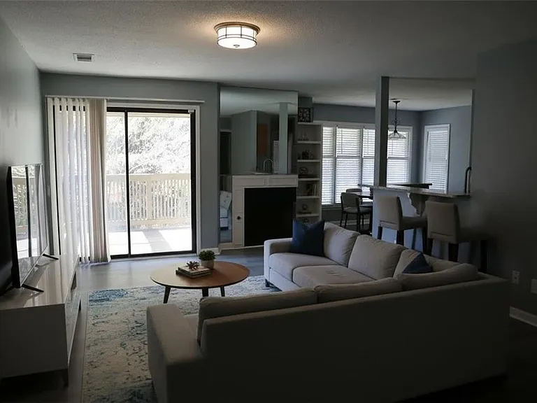 1103 Garden Ct — Photo 1