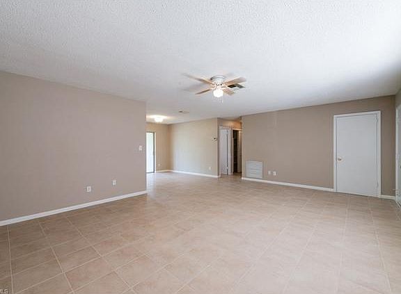 3rd image of 1330 Ellendale Cir