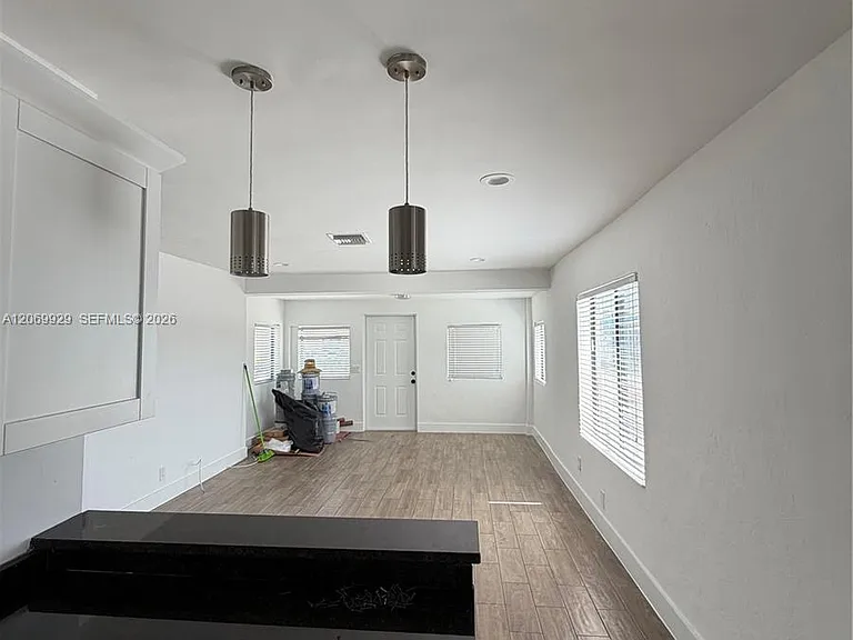 107 W Pembroke Rd — Photo 7