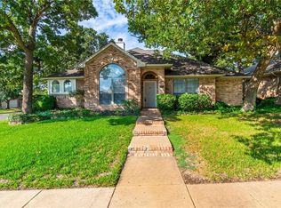 5200 Bradley Ln, Arlington, TX 76017