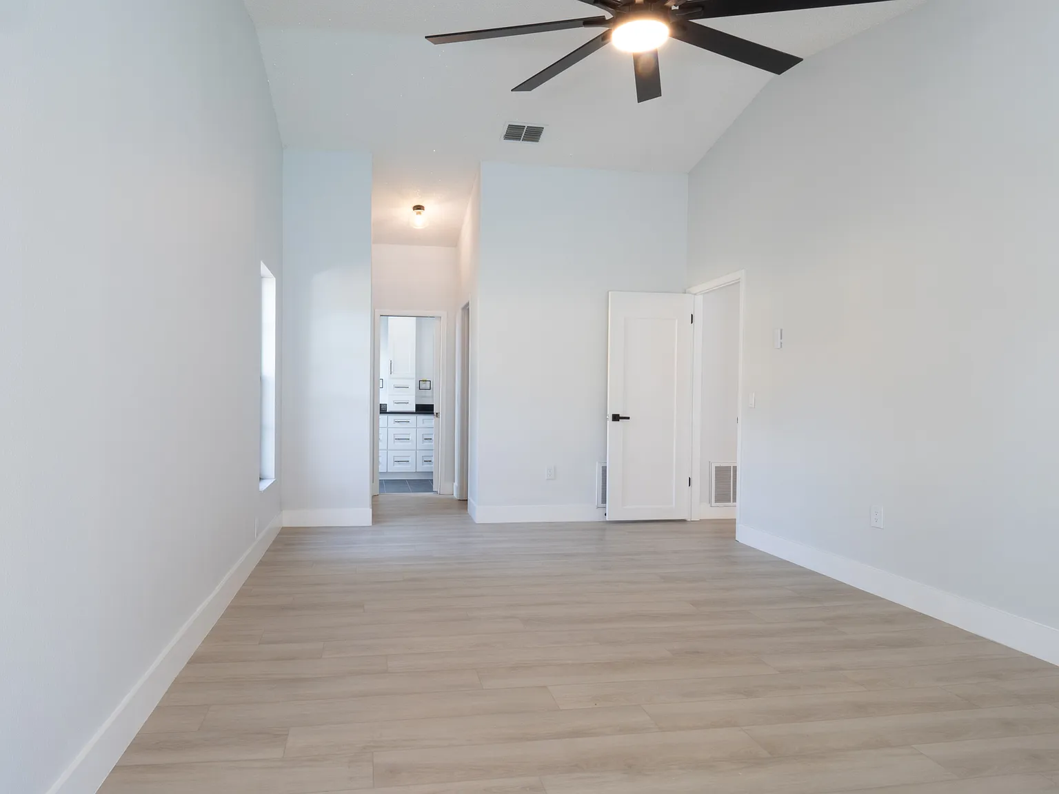3 bed, 1947 sqft, $4,200 — Photo 4