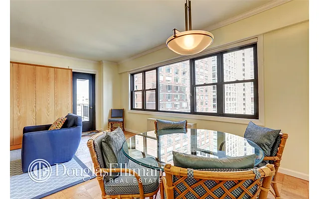 Sold by Douglas Elliman | media 21