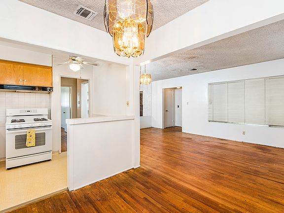5th image of 7824 Morella Ave