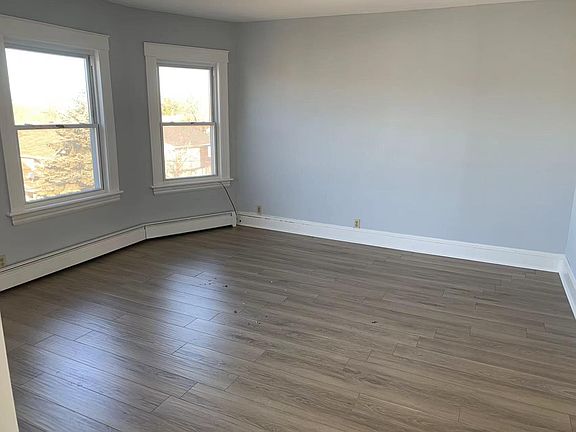 3rd image of 72 Harbor Ave Floor 3