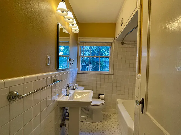 2420 Hartford Rd — Photo 12