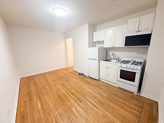5th image of 214 W 96th St APT 3A