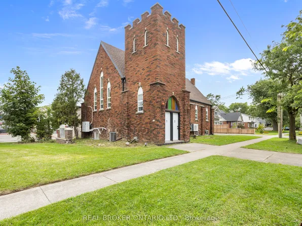120 Thorold Rd #3, Welland, ON L3C 3V3