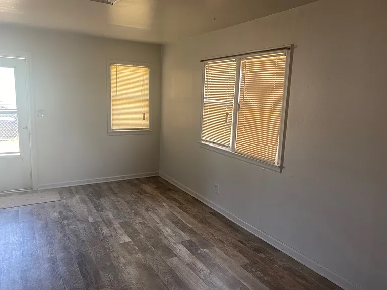 607 Morgan Ave — Photo 7