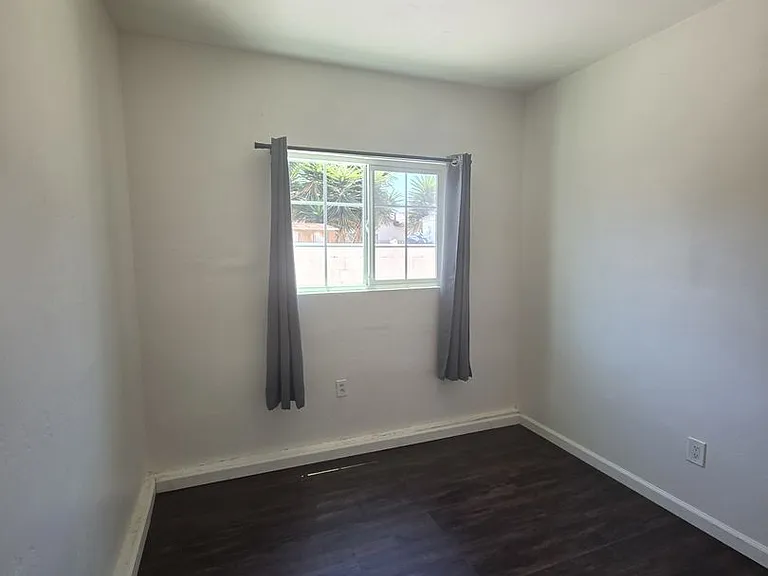1153-1155 Emory St — Photo 15