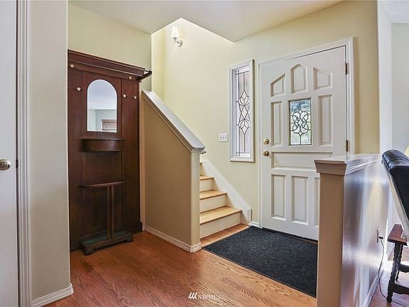 3rd image of 12327 1st Ave NE